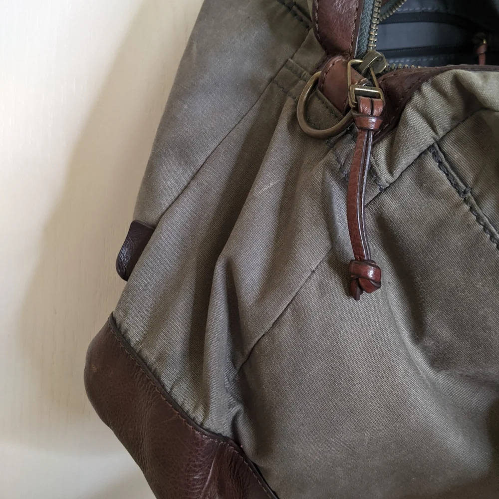 Fossil• Khaki Green & Leather Messenger Lap Top Bag🍂